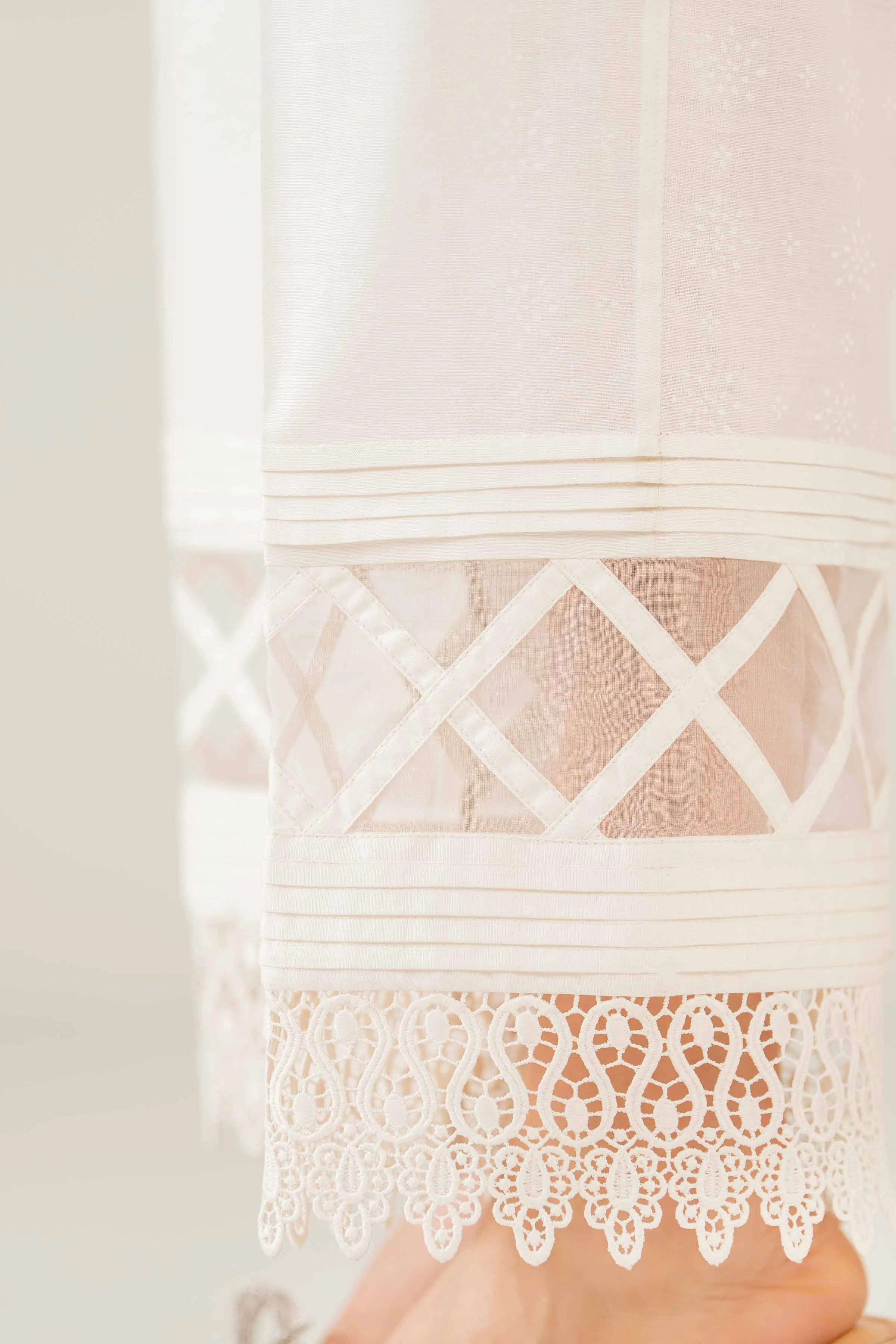 1 Piece - White Paste Printed Loose Fabric - 42503075